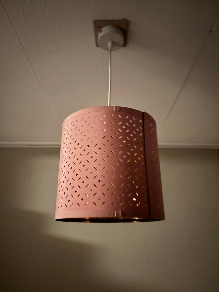 IKEA Nymö lampenkap roze - sfeervolle verlichting, Ophalen of Verzenden, Gebruikt, Stof, Minder dan 50 cm