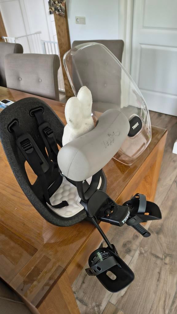 Thule Yepp Nexxt Mini wit fietsstoeltje compleet, Fietsen en Brommers, Fietsaccessoires | Fietsstoeltjes, Ophalen, Voetsteuntjes