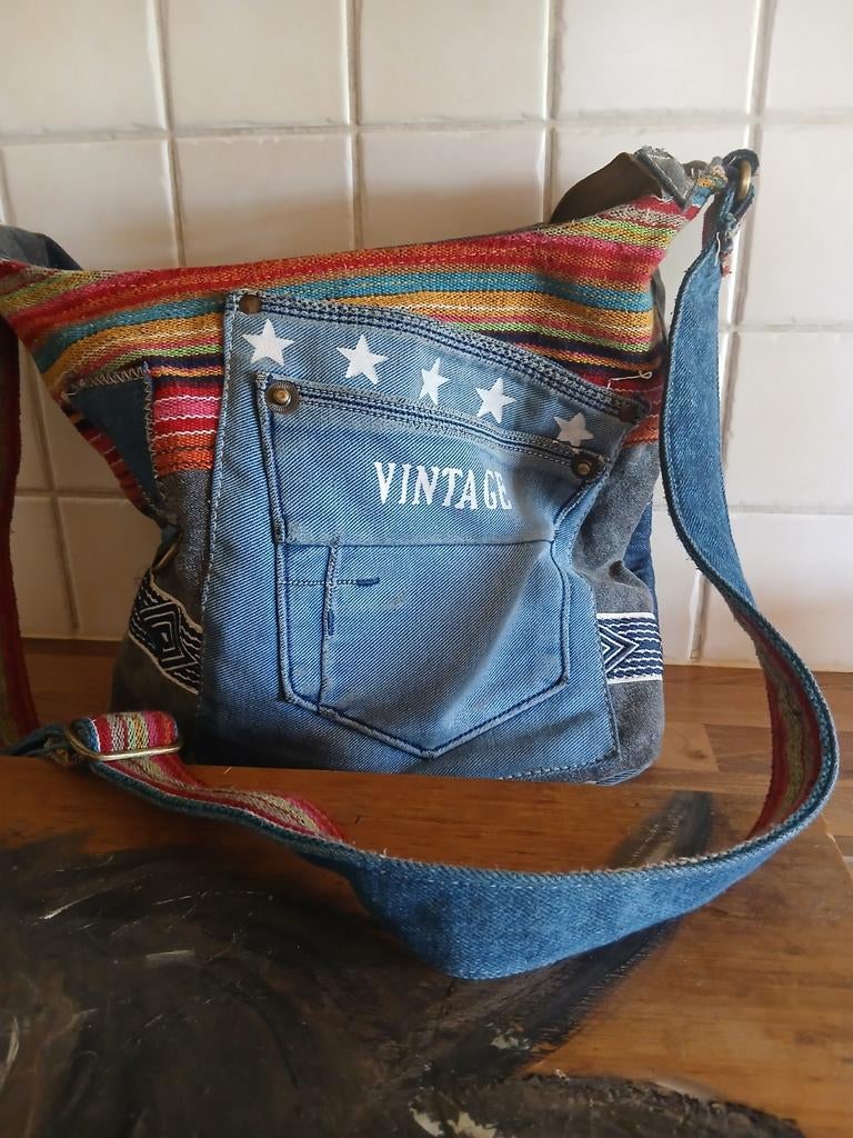 Vintage denim schoudertas met kleurrijke band, Sieraden, Tassen en Uiterlijk, Tassen | Damestassen, Ophalen of Verzenden