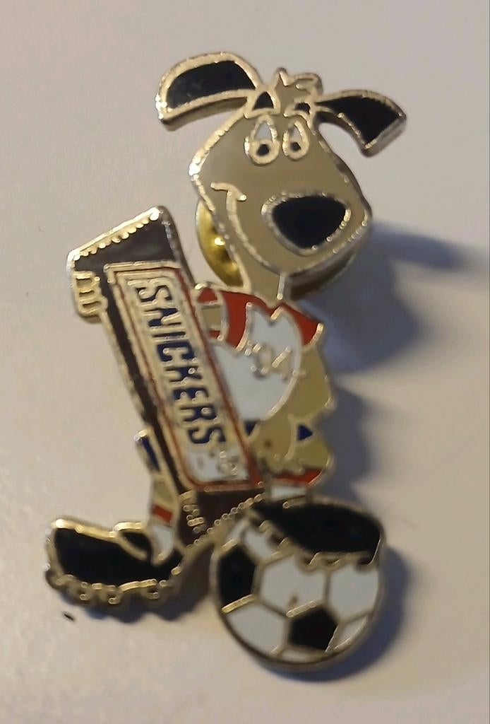 wk voetbal USA 1994 snickers speldje, pin., Ophalen of Verzenden, Zo goed als nieuw, Buitenlandse clubs, Overige typen