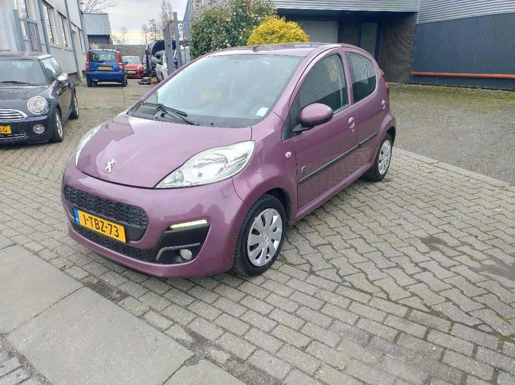Peugeot 107 1.0 12V 5DR ENVY AIRCO, Auto's, Peugeot, Voorwielaandrijving, Euro 5, Stof, Zwart