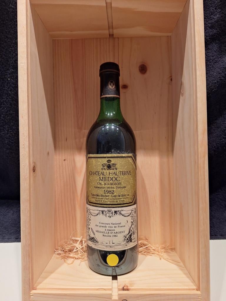 Château Hauterive Medoc 1982 - Rode wijn, Verzamelen, Ophalen of Verzenden, Gebruikt, Frankrijk, Rode wijn
