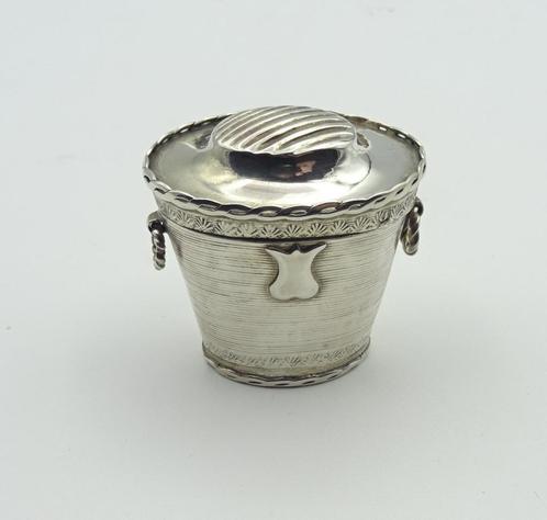 Lodereindoosje, Hollands antiek, zilver. 110,00 euro., Antiek en Kunst, Antiek | Goud en Zilver, Zilver, Verzenden