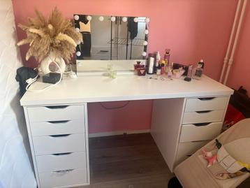 Make-up Tafel (blad + 2 kastjes) beschikbaar voor biedingen