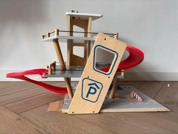 Houten Parkeergarage Speelgoed beschikbaar voor biedingen