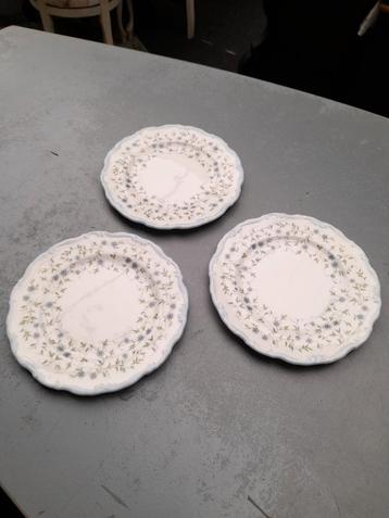 3 x royal albert bordjes beschikbaar voor biedingen