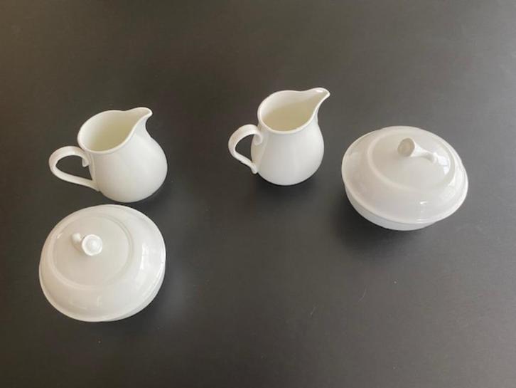 Royal Canterbury Anna suikerpotje en melkkannetje 2x, Huis en Inrichting, Keuken | Servies, Zo goed als nieuw, Overige typen, Effen