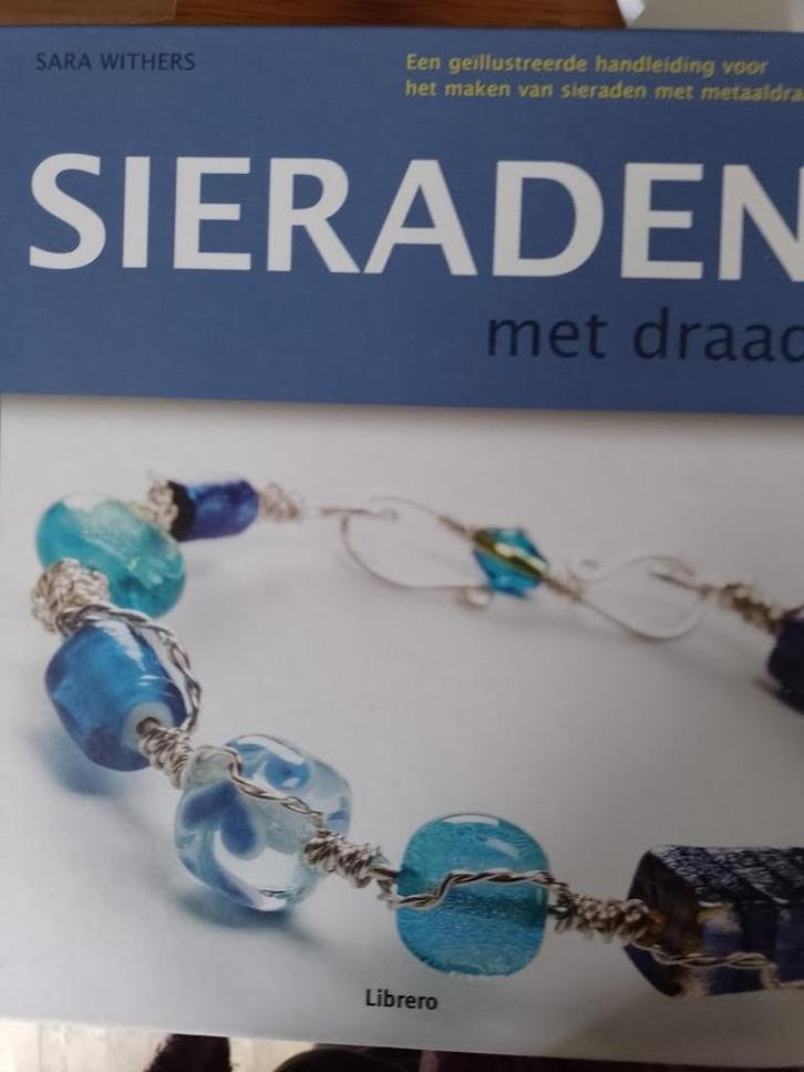 Sieraden maken met draad, Boeken, Hobby en Vrije tijd, Zo goed als nieuw, Sieraden maken, Ophalen of Verzenden