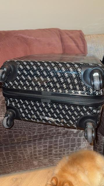 Guess Koffer Ruimbagage beschikbaar voor biedingen