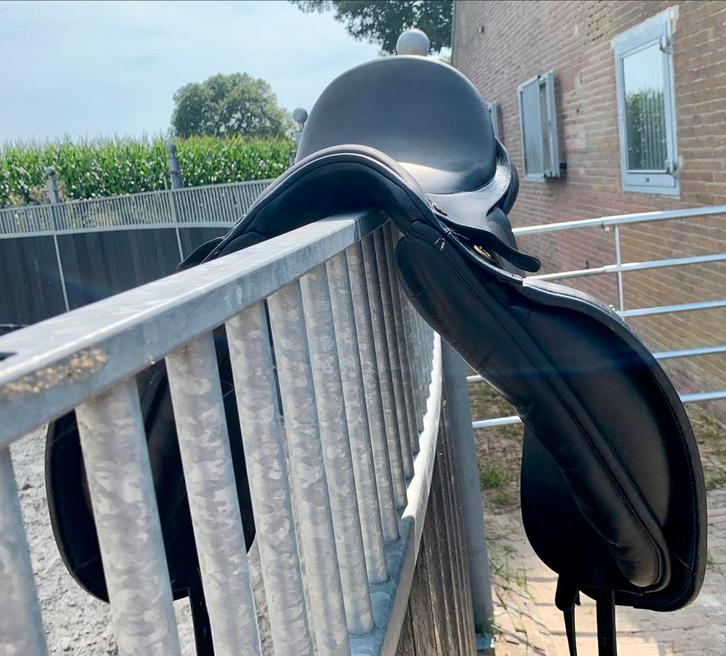 Dressuurzadel Ruiz Diaz Jessica 17,5 inch incl. 3 kopijzers, Dieren en Toebehoren, Paarden en Pony's | Zadels, Gebruikt, Dressuur