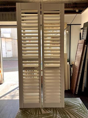 Raamshutters / houten blinds Jasno shutters beschikbaar voor biedingen