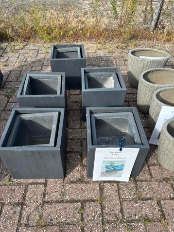 Bloembakken / bloempotten vierkant nieuw antraciet beschikbaar voor biedingen