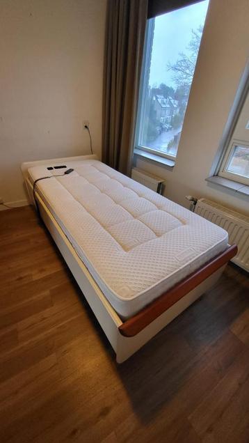 1pers elektrisch verstelbaar bed beschikbaar voor biedingen