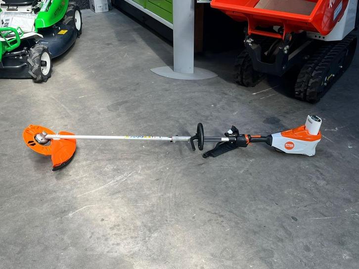 Stihl KMA 135 R combimotor met bosmaaier ongebruikt, Tuin en Terras, Bosmaaiers, Nieuw, Accu, 10 tot 30 cm, Ophalen