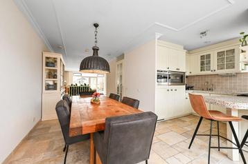 Landelijke keuken met terrazzo werkblad (zonder apparatuur) beschikbaar voor biedingen