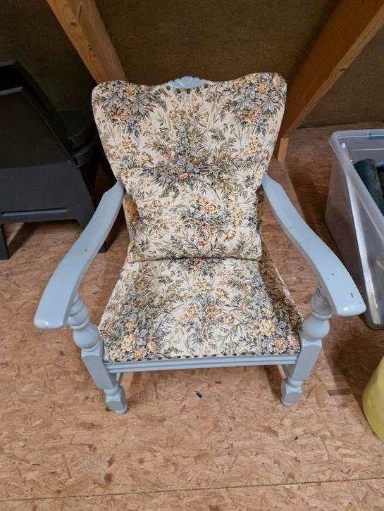 Vintage bloemen fauteuil, onderhouden stoel, Huis en Inrichting, Fauteuils, Zo goed als nieuw, Hout, Stof, 50 tot 75 cm, Minder dan 75 cm