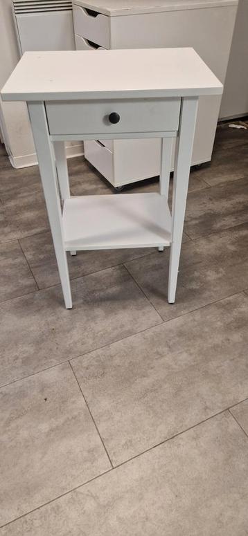 IKEA Hemnes Nachtkastje / Bijzettafel beschikbaar voor biedingen