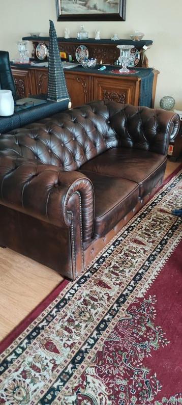 Chesterfield 2-zits bank - z.g.a.n. beschikbaar voor biedingen