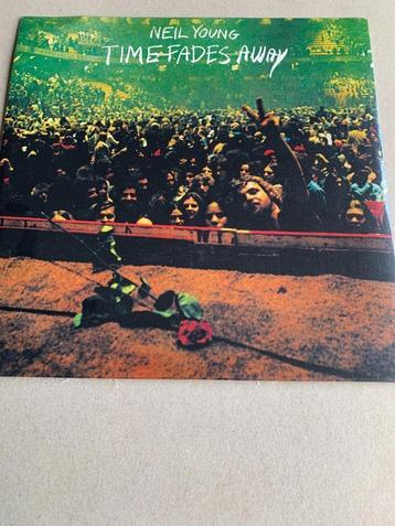Neil Young - Time Fades Away ( lp) beschikbaar voor biedingen