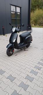 Jong gebruikte djjd Vespa Look scooter geel kenteken, Ophalen of Verzenden, Gebruikt, Overige typen, Overige merken
