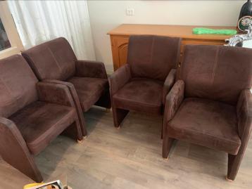 4 nette stoelen beschikbaar voor biedingen