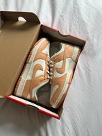 Nike Dunk Low Harvest Moon maat 38 & 38.5 Nieuw, Kleding | Dames, Schoenen, Beige, Nike, Nieuw, Ophalen of Verzenden