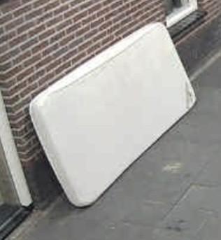 Gratis matras met schapenwol en veren beschikbaar voor biedingen