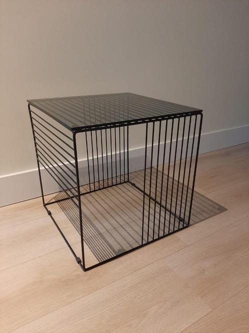 Mid Century Modern design kubus bijzettafel minimalistisch, Huis en Inrichting, Tafels | Bijzettafels, Zo goed als nieuw, Vierkant