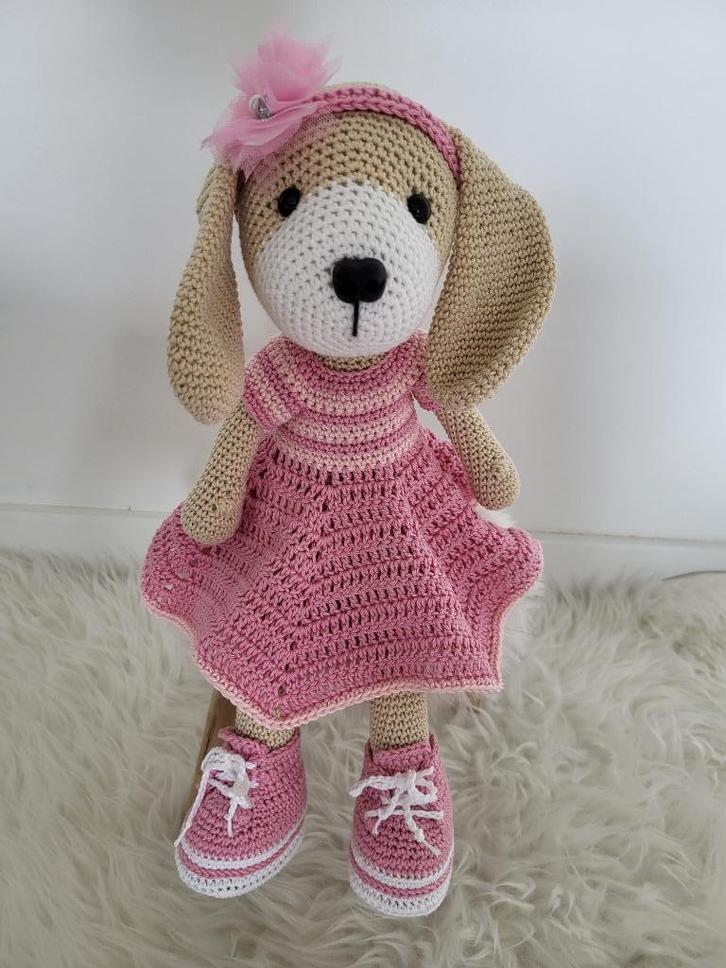 Nieuw gehaakte hond met kleding (knuffel), Kinderen en Baby's, Kraamcadeaus en Geboorteborden, Nieuw, Ophalen of Verzenden