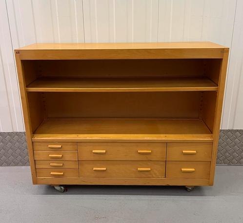 Vintage schoolkast speelgoedkast kast school boekenkast, Kinderen en Baby's, Kinderkamer | Commodes en Kasten, Gebruikt, Kast