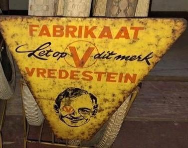 Vredestein banden rekje met reclame bordje voor op, Verzamelen, Merken en Reclamevoorwerpen, Ophalen, Gebruikt, Reclamebord