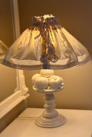 Schemerlamp white old finish hout beschikbaar voor biedingen