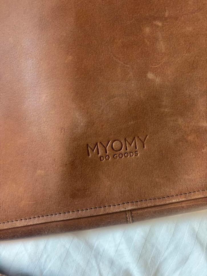 Myomy laptoptas - leren tas, Sieraden, Tassen en Uiterlijk, Tassen | Schoudertassen, Zo goed als nieuw, Overige merken, Bruin