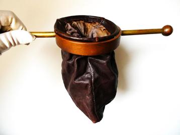 Collectezak leder messing en koper van ca. 1930 beschikbaar voor biedingen