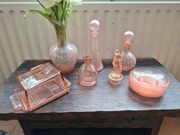 Diverse Roze Glaswerk Collectie beschikbaar voor biedingen