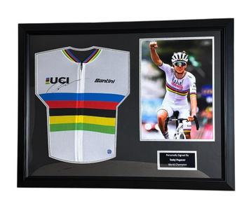 Tadej Pogacar UCI wereldkampioen Gesigneerde Ingelijst Shirt beschikbaar voor biedingen