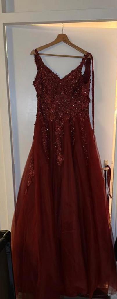 Bordeaux galajurk maat M, Kleding | Dames, Gelegenheidskleding, Zo goed als nieuw, Galajurk, Maat 38/40 (M), Rood, Ophalen of Verzenden