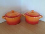 2 oranje/rode stenen pannetjes met deksel, Huis en Inrichting, Keuken | Potten en Pannen, Ophalen of Verzenden, Zo goed als nieuw