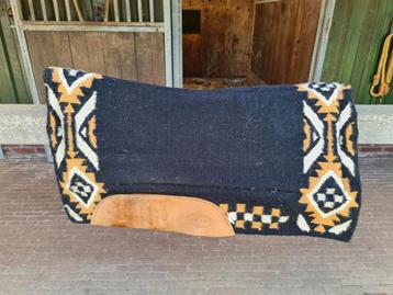 Western (show) pad van Mustang beschikbaar voor biedingen