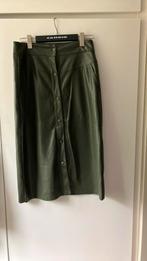 K-design. Donkergroene imitatieleren midi rok. Maat M, Maat 38/40 (M), K-design, Ophalen of Verzenden, Zo goed als nieuw