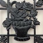 Vintage Franse gietijzeren onderzetter met rozen, Ophalen of Verzenden, Zo goed als nieuw, Pot of Pan