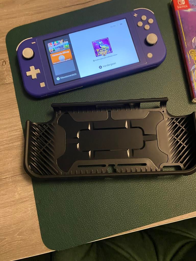 Switch met 3 pokemon spellen, Spelcomputers en Games, Spelcomputers | Nintendo Switch Lite, Ophalen of Verzenden, Grijs, Zo goed als nieuw