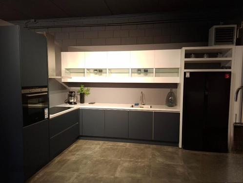 Luxe Fjordblauw (MAT) met wit hoogglans showroomkeuken, Huis en Inrichting, Keuken | Complete keukens, Nieuw, Hoekkeuken, Blauw