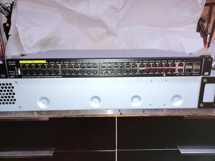 Cisco SG350-48P L3 POE switch, Computers en Software, Netwerk switches, Gebruikt, Ophalen