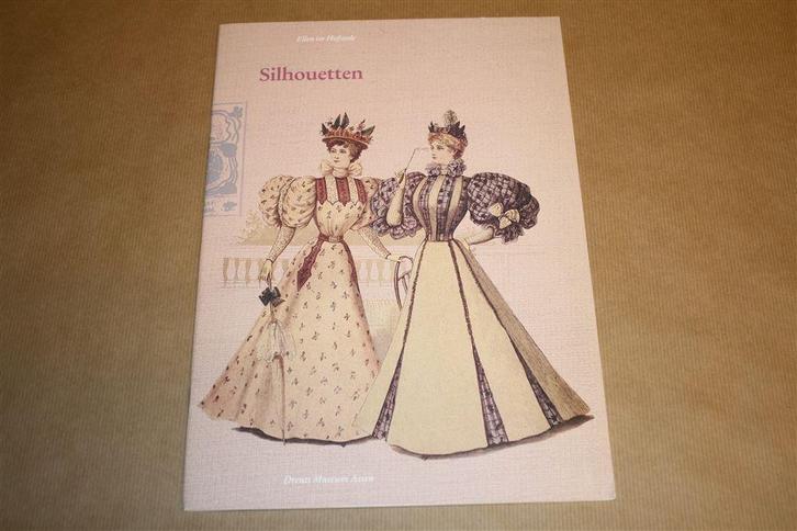 Silhouetten - Van ondergoed tot bovengoed, Boeken, Mode, Zo goed als nieuw, Mode algemeen, Ophalen of Verzenden