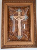 Antiek kruisbeeld onder bolglas, Antiek en Kunst, Ophalen of Verzenden