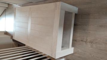 Grote houten salontafel  beschikbaar voor biedingen