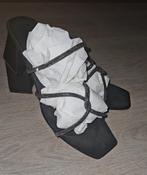 Slippers muiltjes met blok hak en strass nieuw staat maat 39, Ophalen, Zo goed als nieuw, Hondenjas