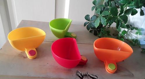 4 bakjes voor bv sausjes - te bevestigen aan een bord, Huis en Inrichting, Keuken | Keukenbenodigdheden, Zo goed als nieuw, Ophalen of Verzenden