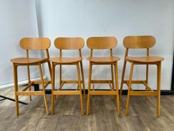 Houten kruk kersen beschikbaar voor biedingen